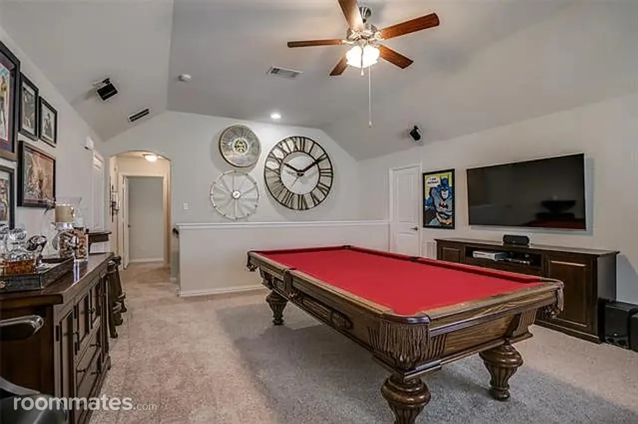 Profile photo 1 of 7