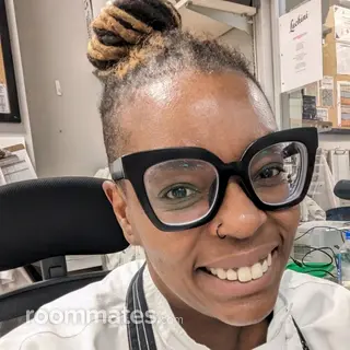 Roommate looking Newhall, CA, $2000