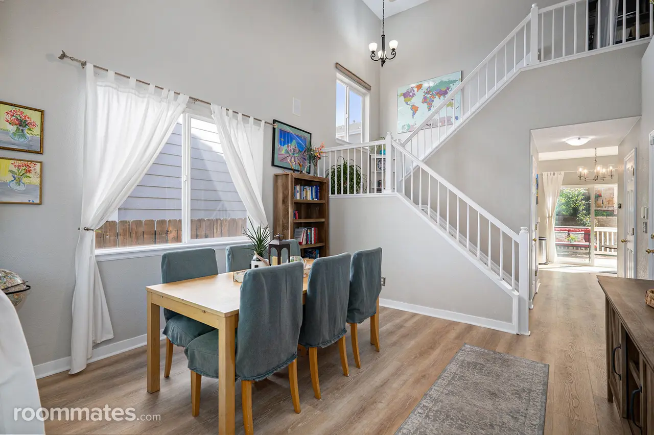 Profile photo 3 of 10