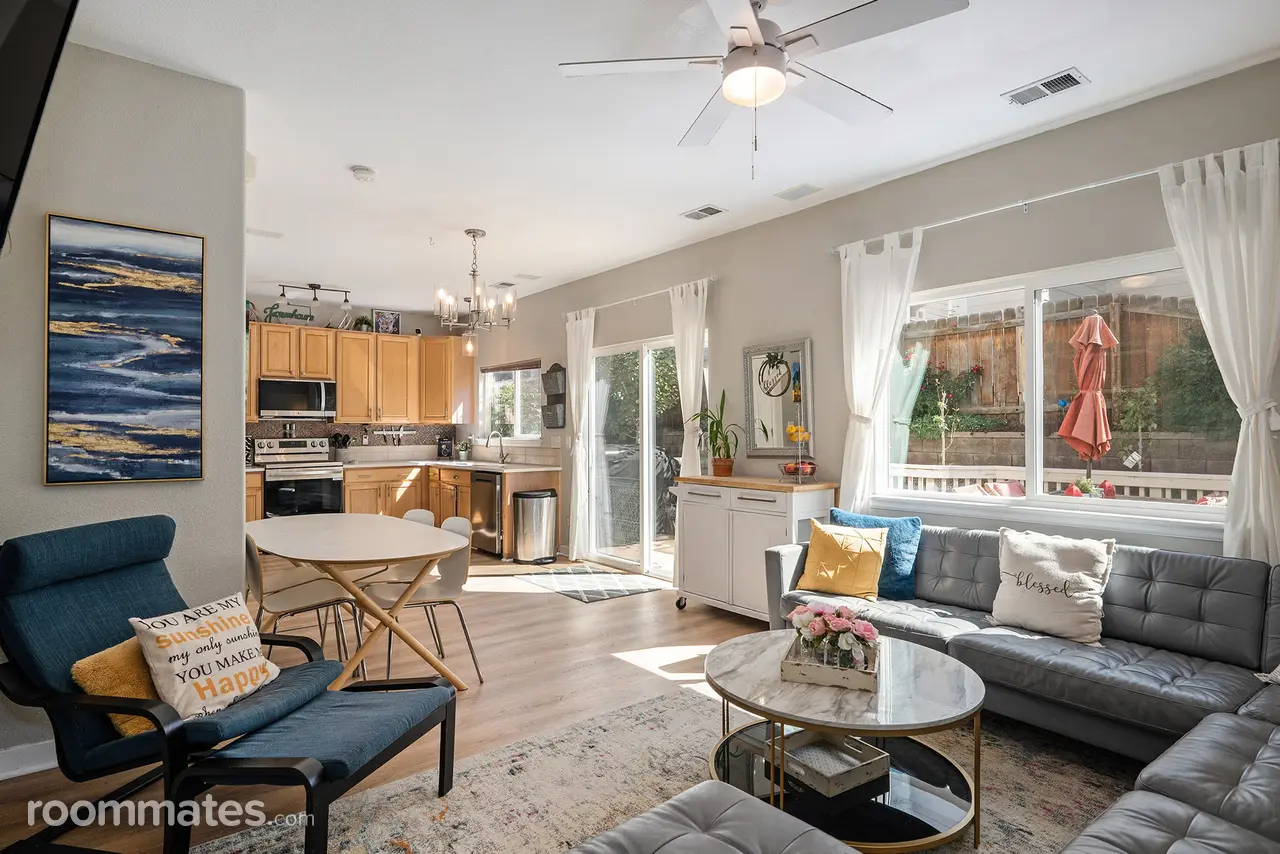 Profile photo 4 of 10