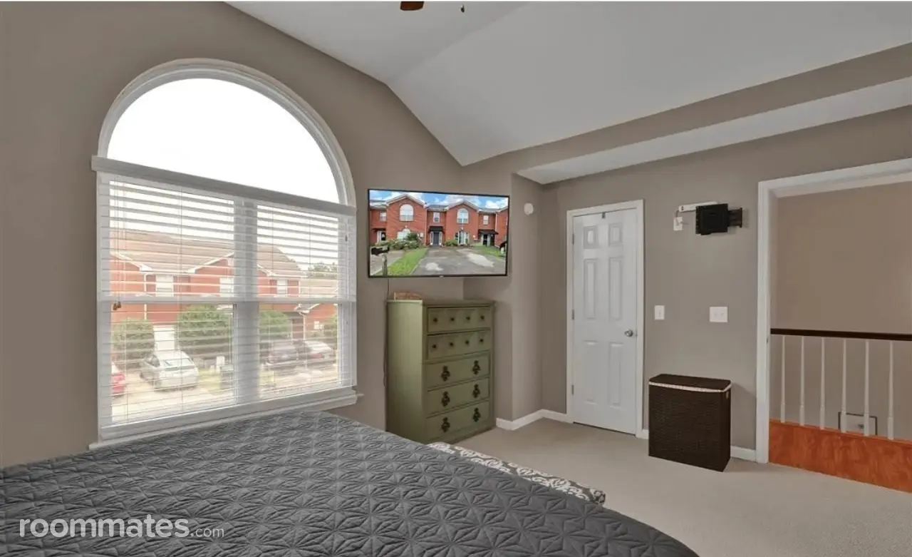 Profile photo 3 of 11