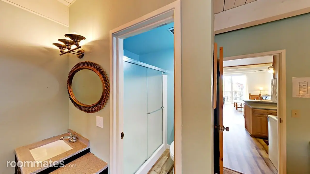 Profile photo 3 of 7