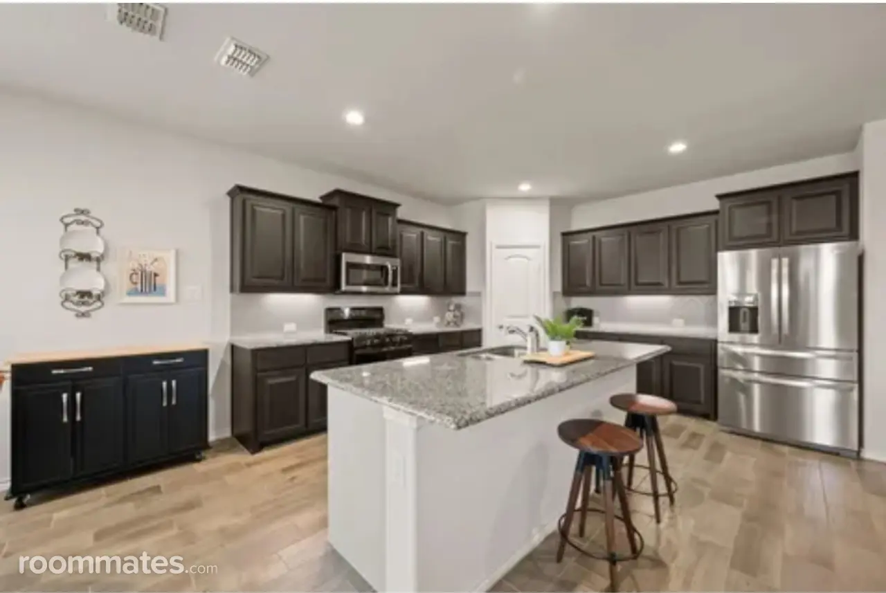 Profile photo 3 of 11