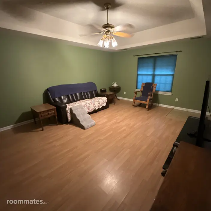 Room for rent in Warner Robins, GA $1000, house