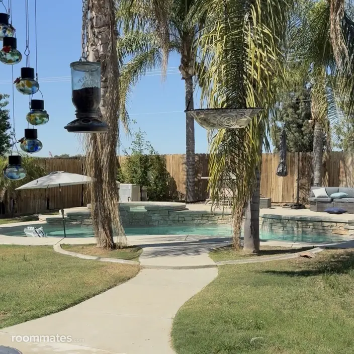 Room for rent in Bakersfield, CA $800, house