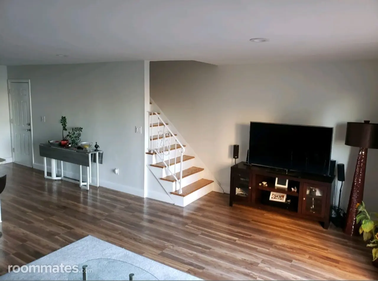 Profile photo 3 of 10