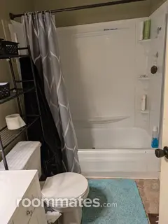 Room for rent in Louisville, KY $700, townhouse