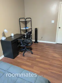 Room for rent in Louisville, KY $800, townhouse