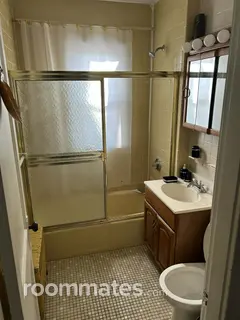 Room for rent in Hyde Park, MA $1000, house