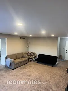 Room for rent in Bloomfield Hills, MI $848, house