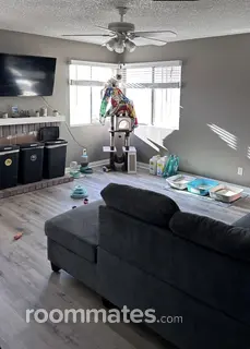 Room for rent in Canyon Country, CA $2000, house