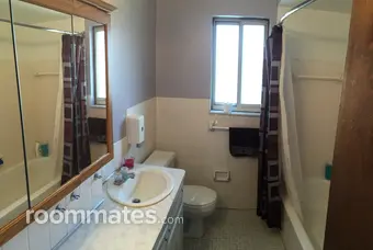 Room for rent in Garfield Heights, OH $570, house