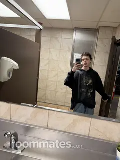 Roommate looking Delaware OH, $1000