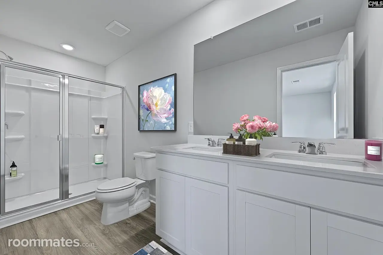 Profile photo 7 of 12