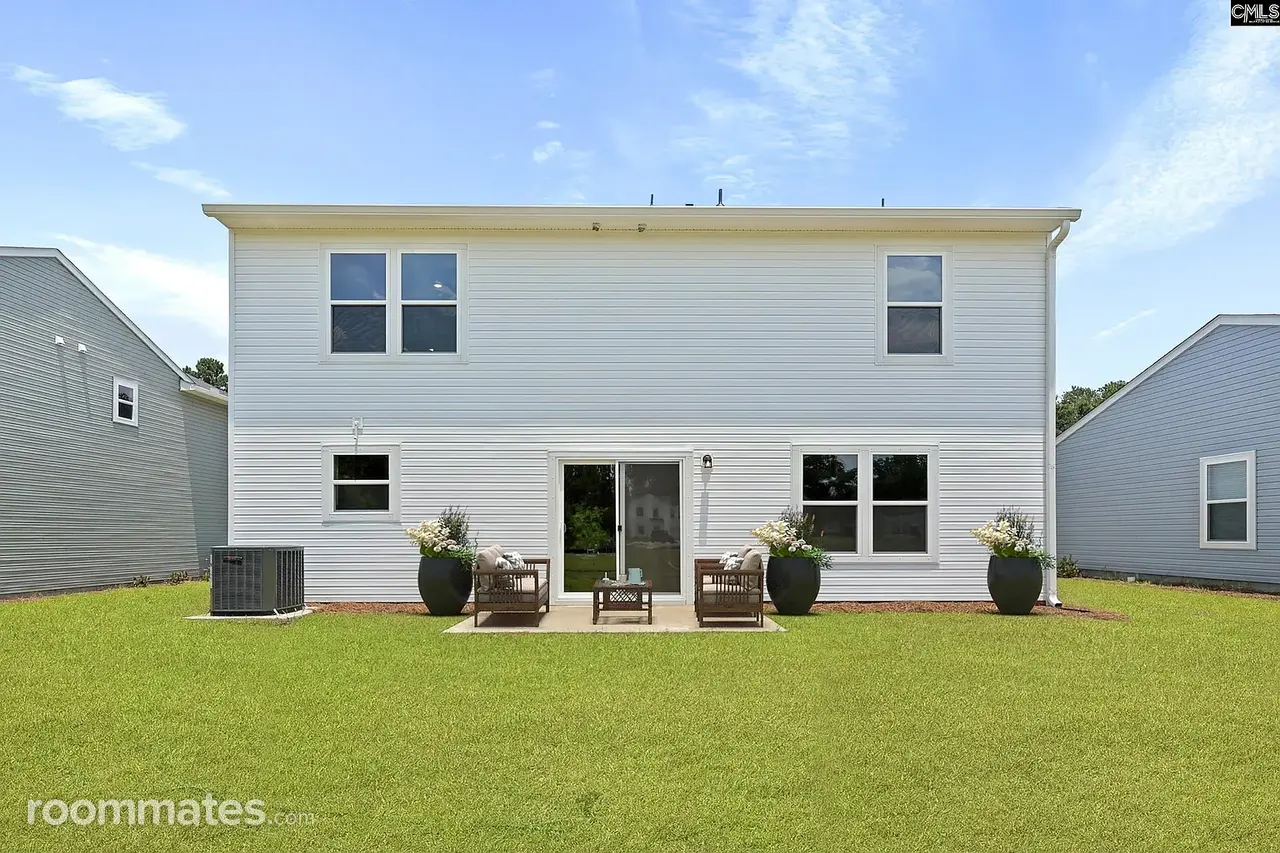 Profile photo 12 of 12