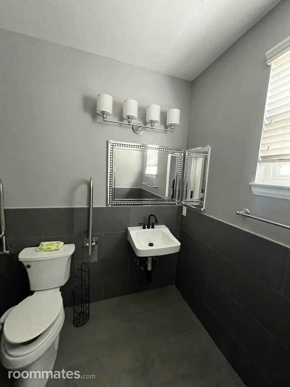 Profile photo 7 of 9