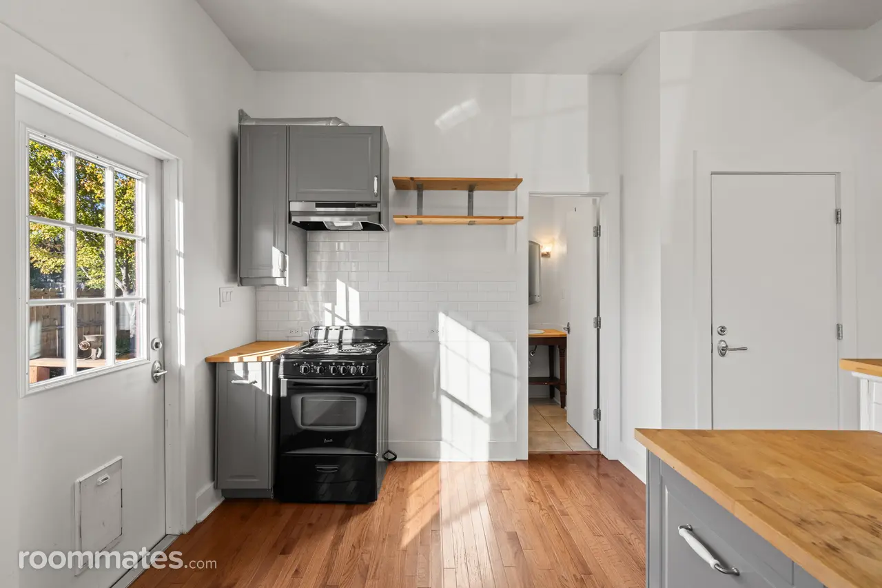 Profile photo 7 of 11