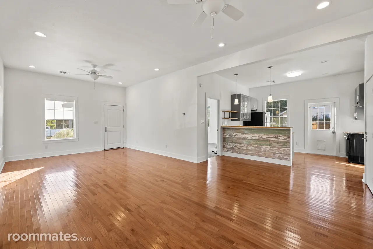 Profile photo 3 of 11