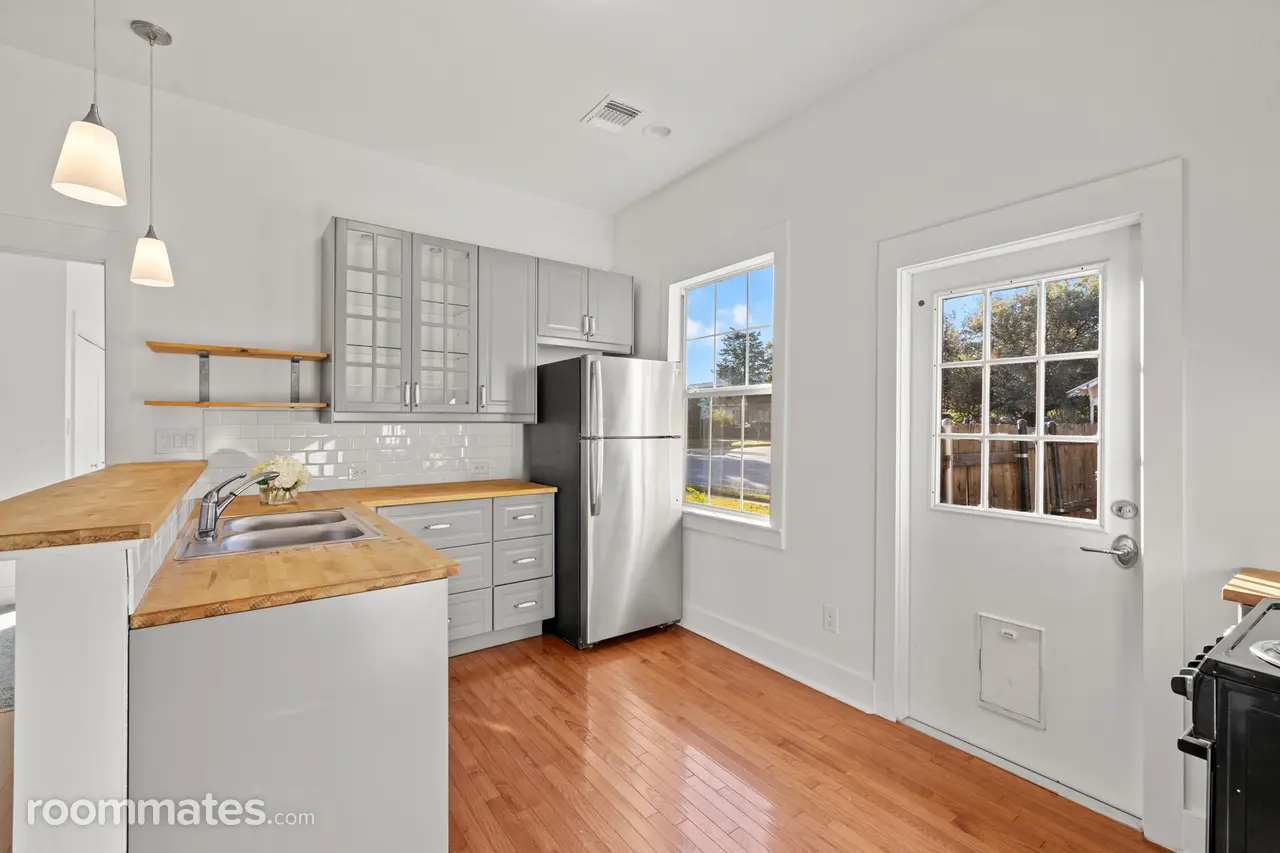 Profile photo 2 of 11