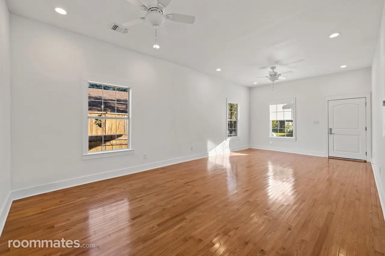 Profile photo 9 of 11