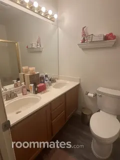 Room for rent in Elk Grove, CA $900, house