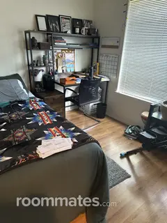 Room for rent in Newhall, CA $1000, house