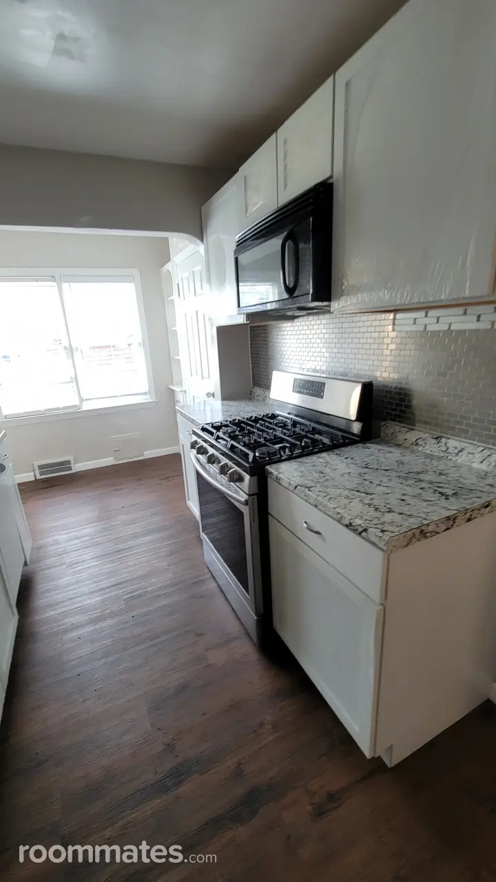 Profile photo 3 of 7