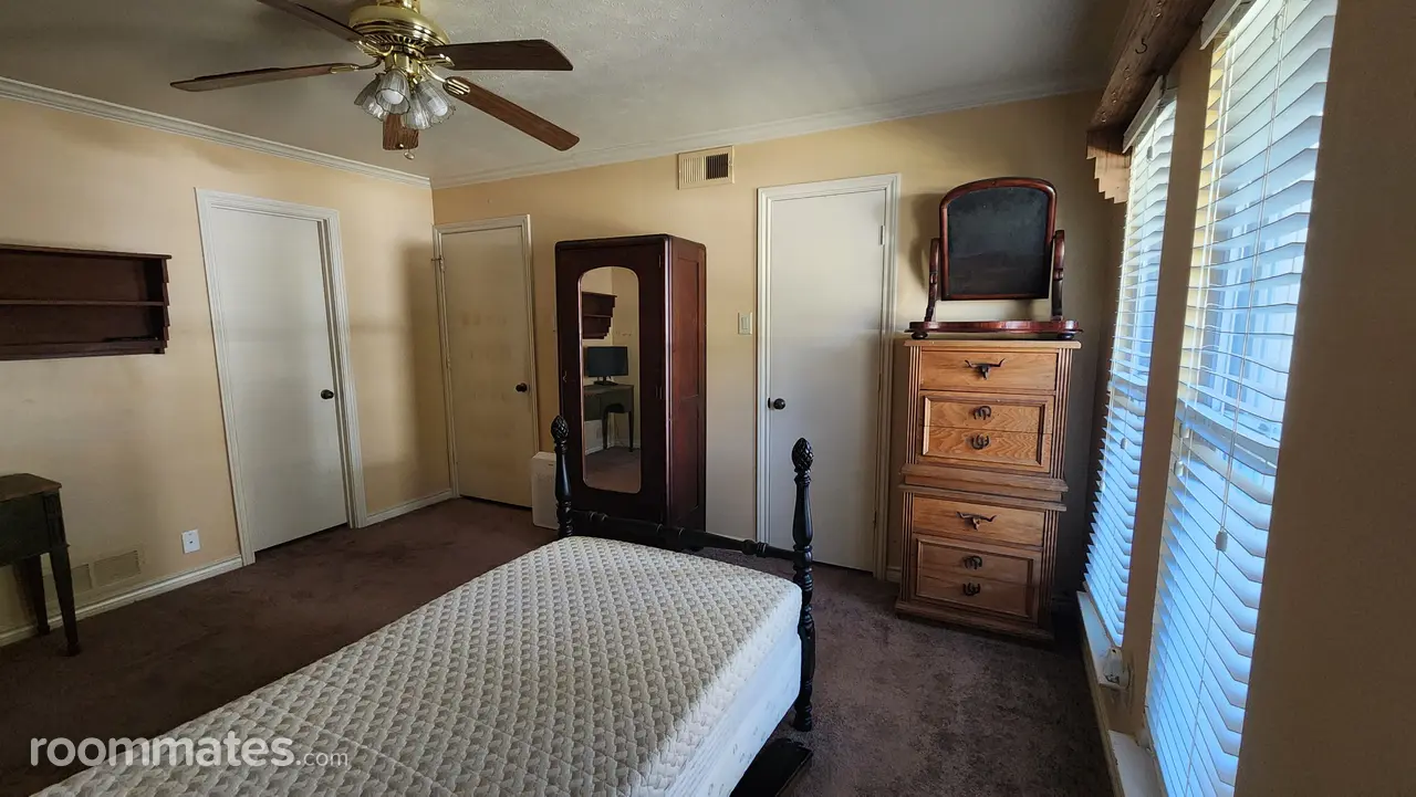 Profile photo 4 of 15