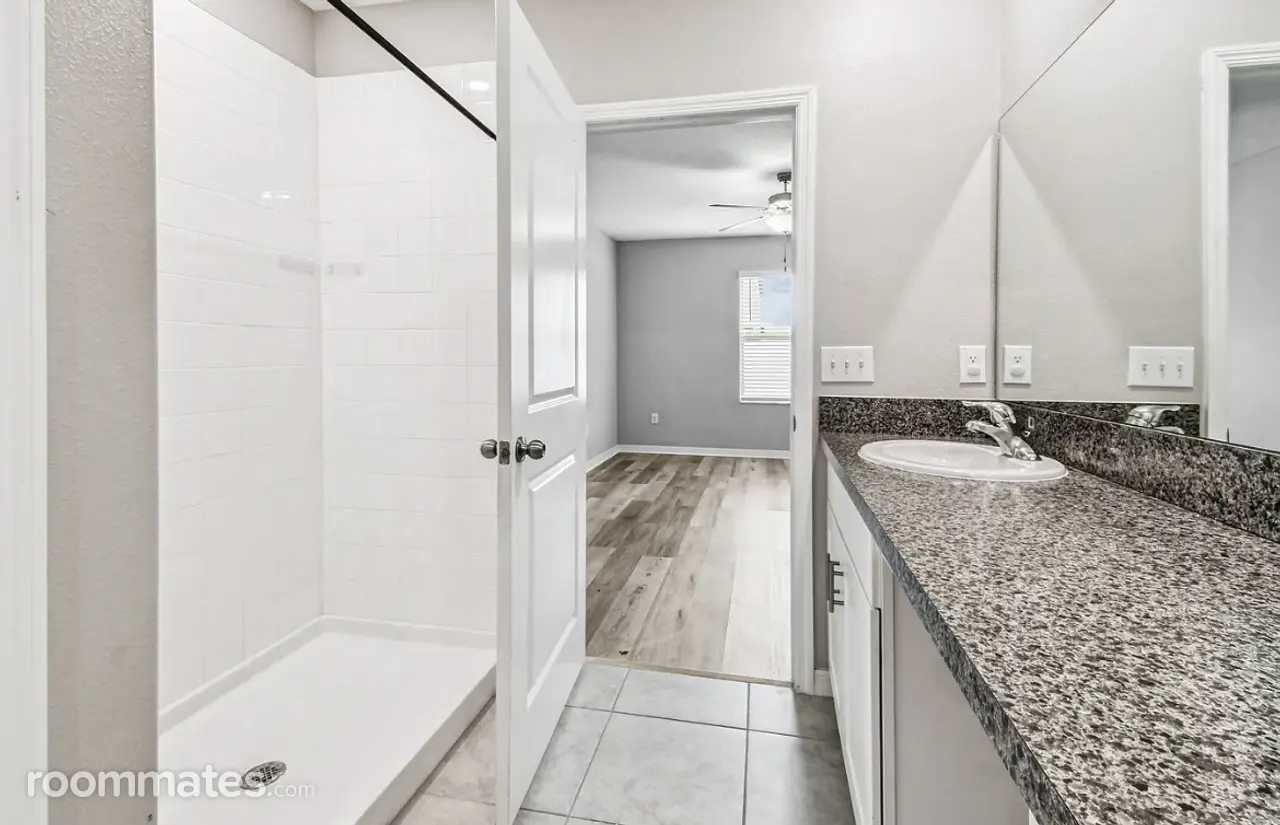 Profile photo 3 of 13