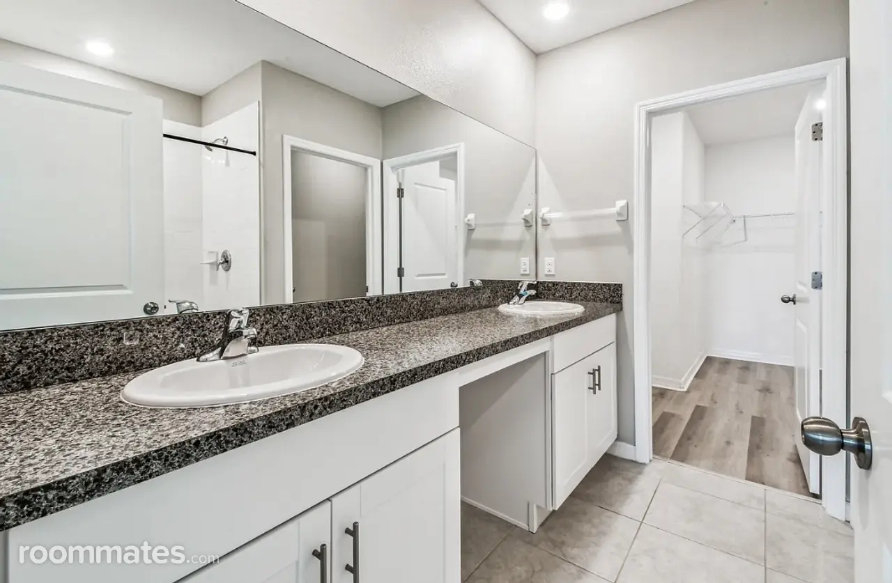 Profile photo 4 of 13