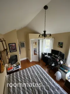 Room for rent in Portland, OR $958, house