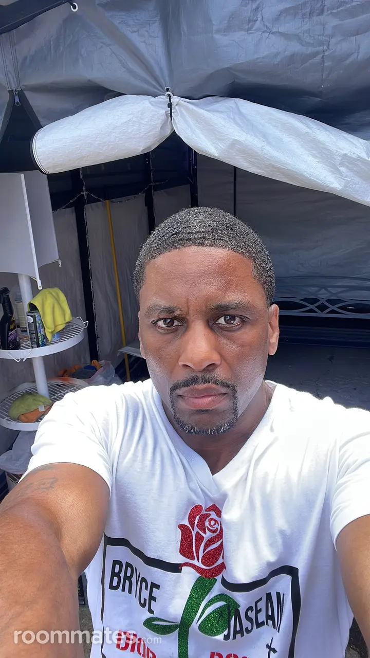 Profile photo 1 of 6