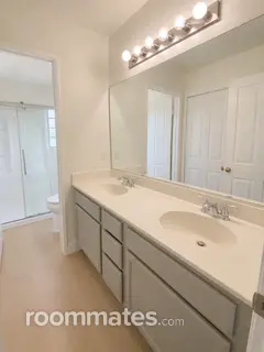 Room for rent in North Hills, CA $1150, condo
