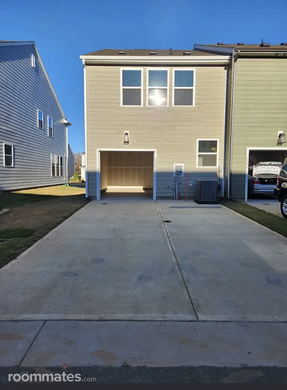 Profile photo 3 of 10