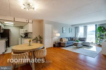 Room for rent in Alexandria, VA $1600, condo