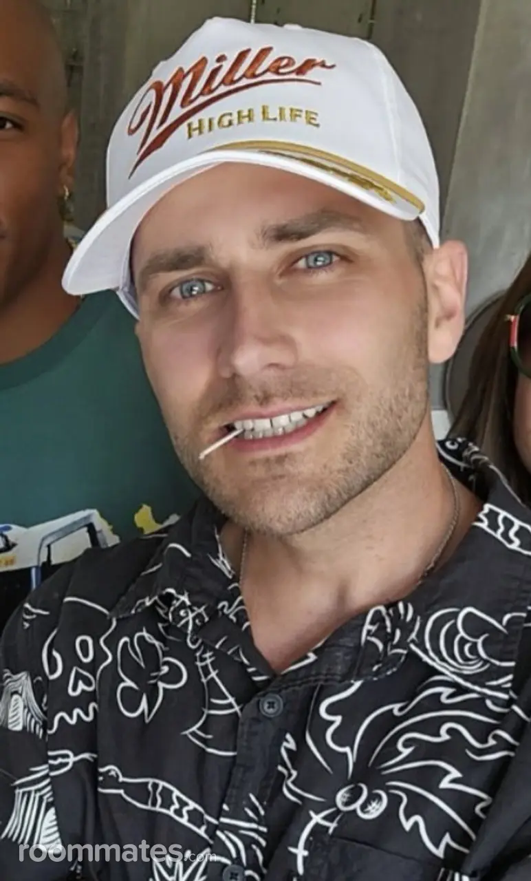 Profile photo 1 of 1