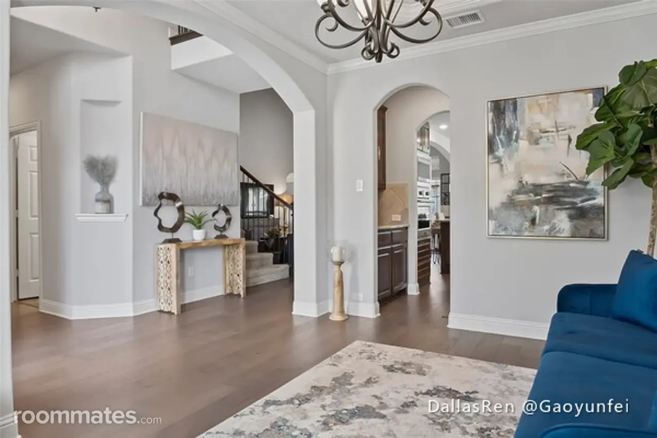 Profile photo 3 of 8