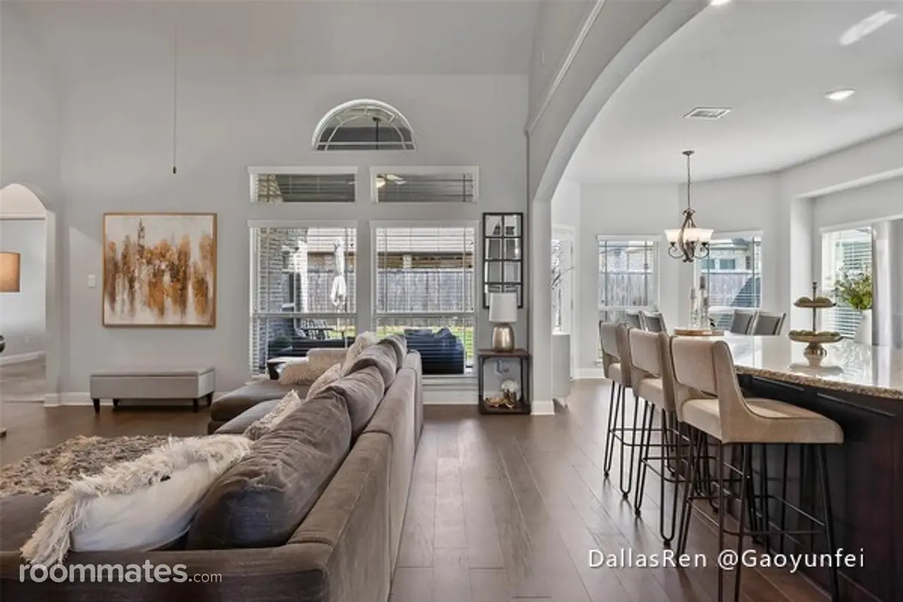 Profile photo 1 of 8