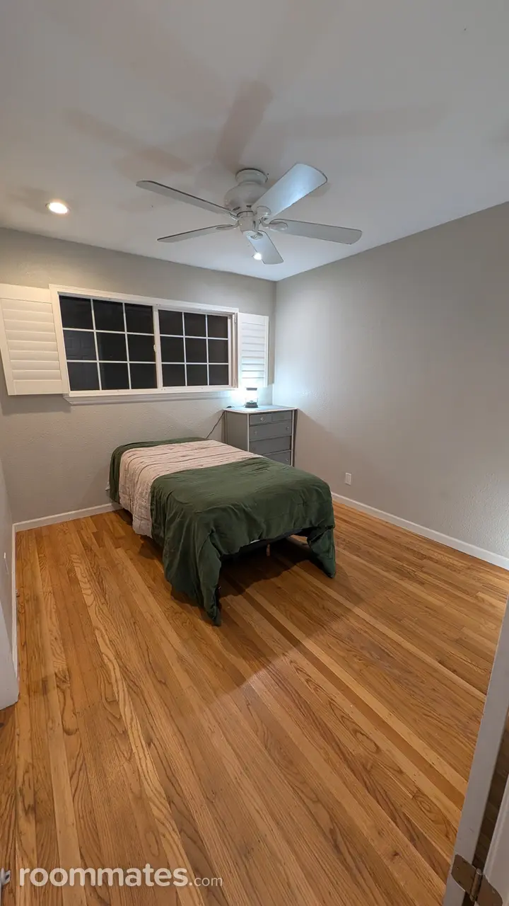 Profile photo 2 of 4