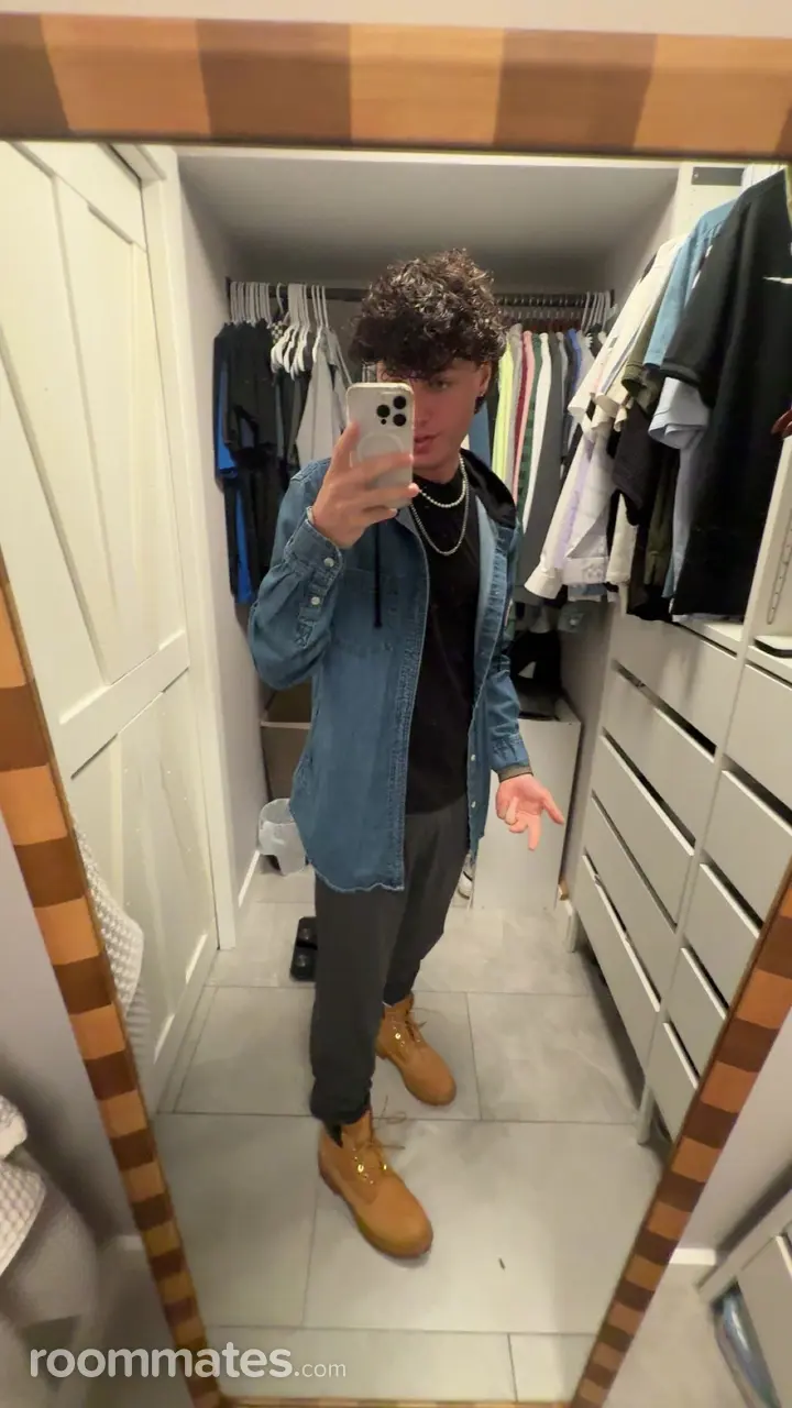 Profile photo 11 of 16