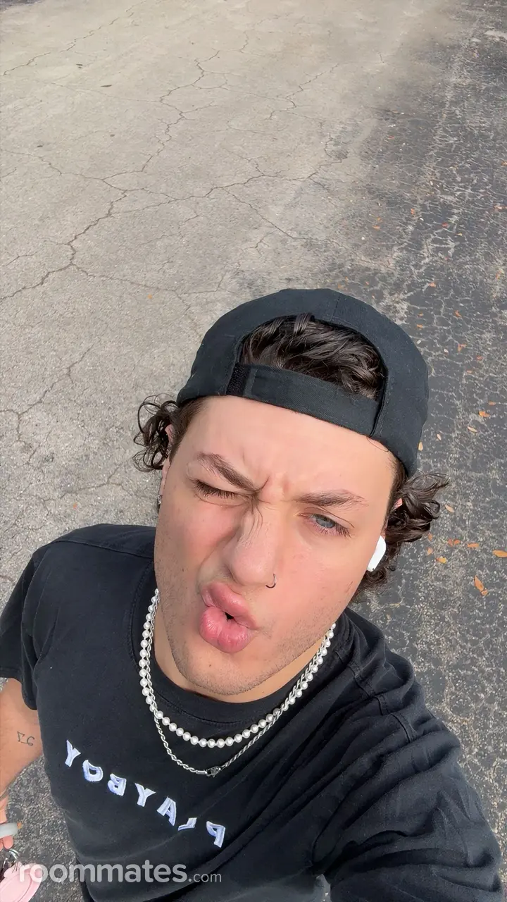 Profile photo 14 of 16