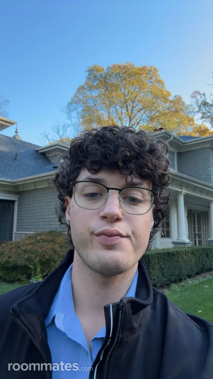 Profile photo 12 of 16