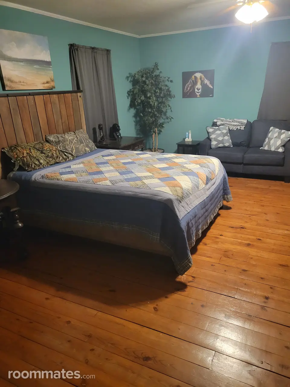 Profile photo 1 of 2