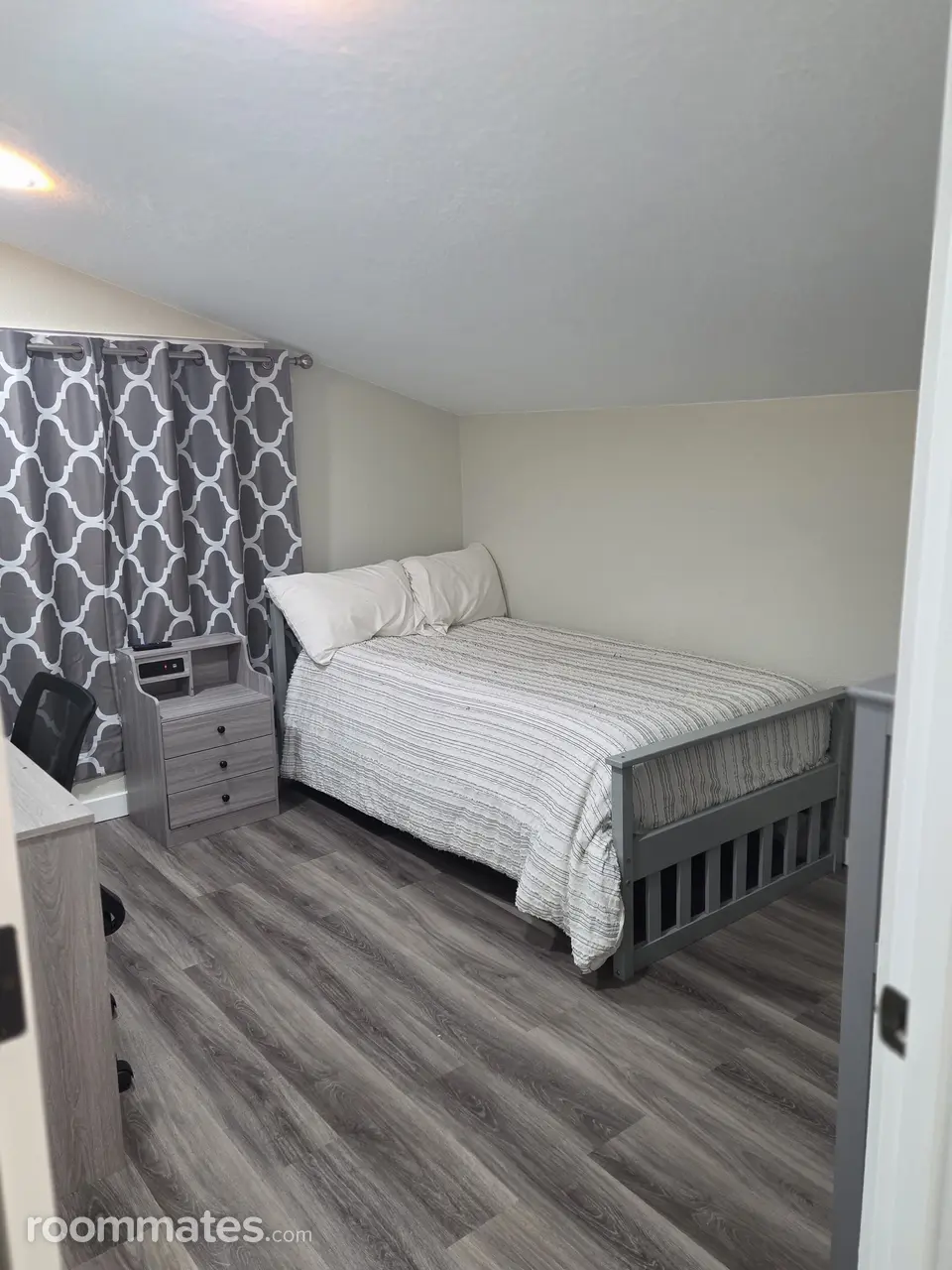 Profile photo 3 of 8