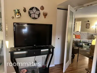 Room for rent in Alexandria, VA $1000, condo