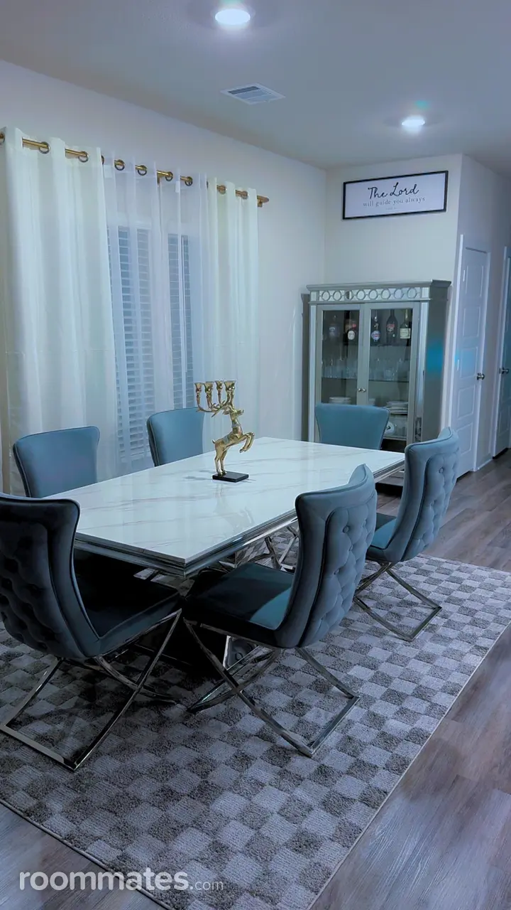 Profile photo 18 of 20