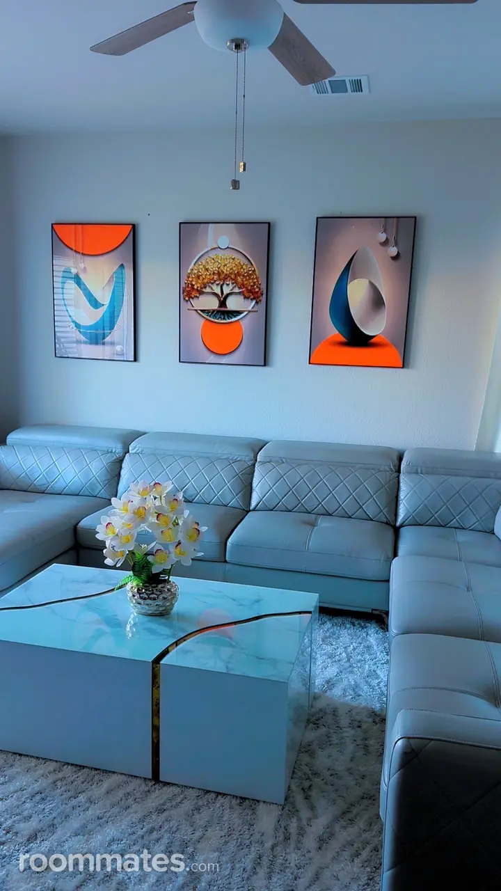 Profile photo 17 of 20