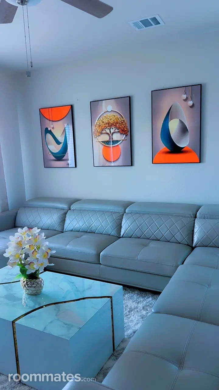 Profile photo 12 of 20