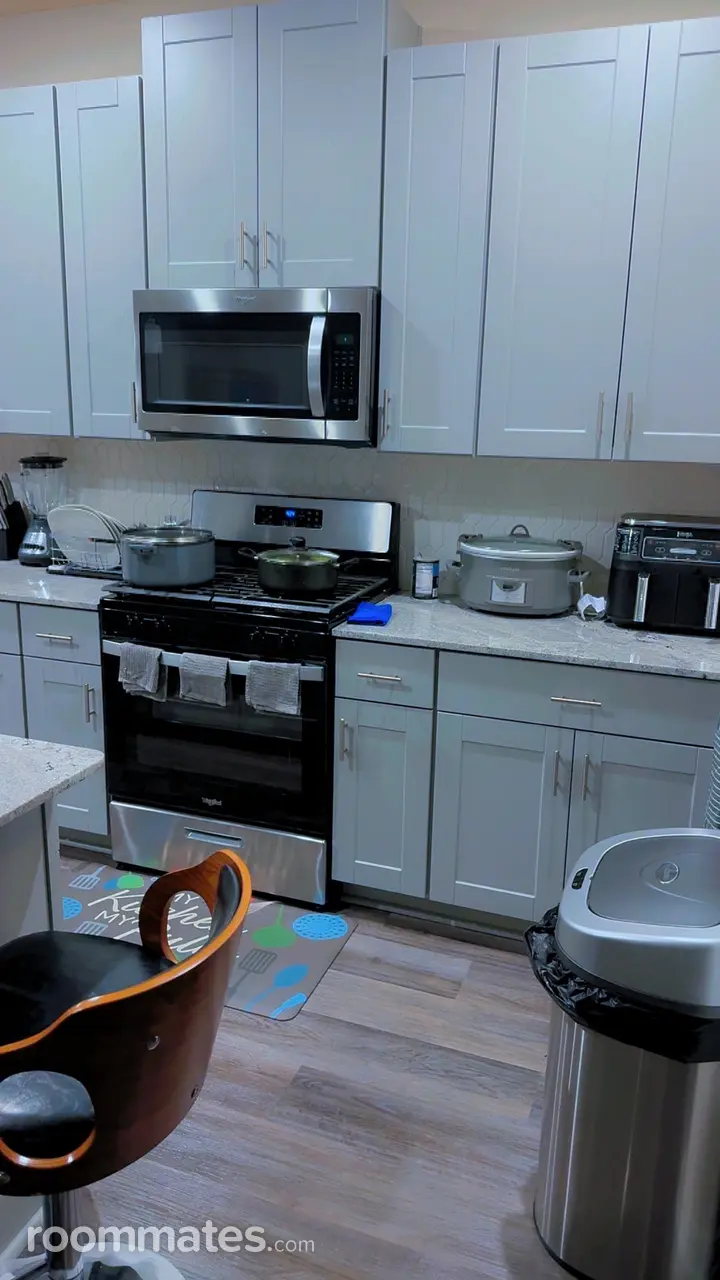 Profile photo 13 of 20