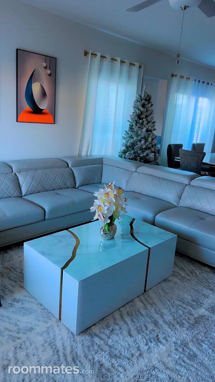 Profile photo 16 of 20